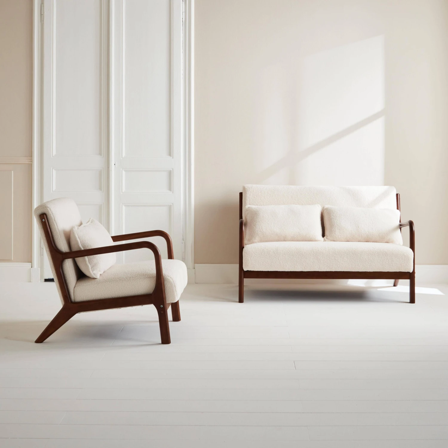 Banquette 2 Places + Fauteuil Bouclette En Bois D'hévéa Teinté Noyer Clair 4 Banquette 2 Places + Fauteuil Bouclette En Bois D'hévéa Teinté Noyer Clair – Image 2